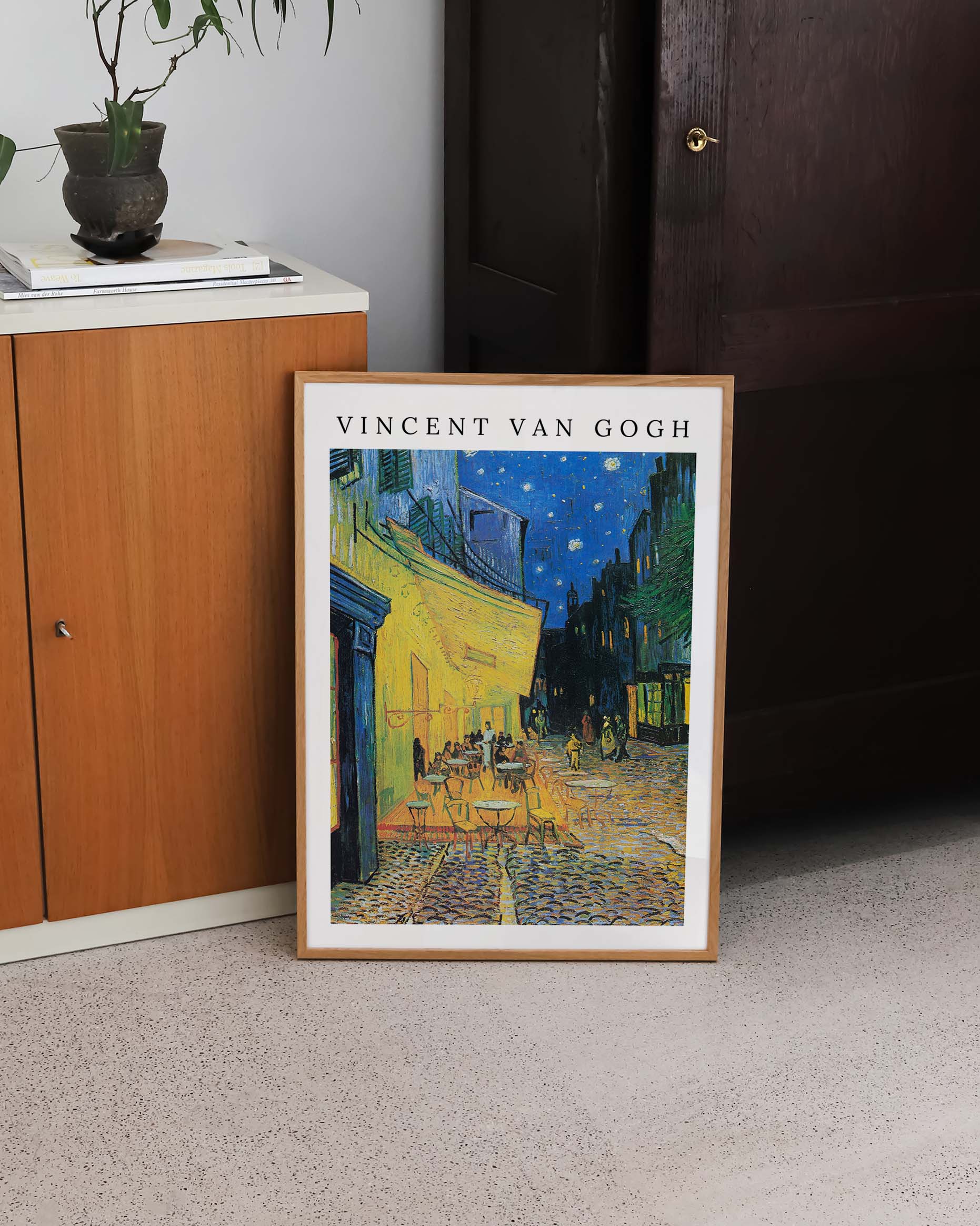 Café Terrace at Night Poster – Print Material Wandbild, moderne Kunst & Fine Art Print von Spawnd, handgefertigt & Made in Germany