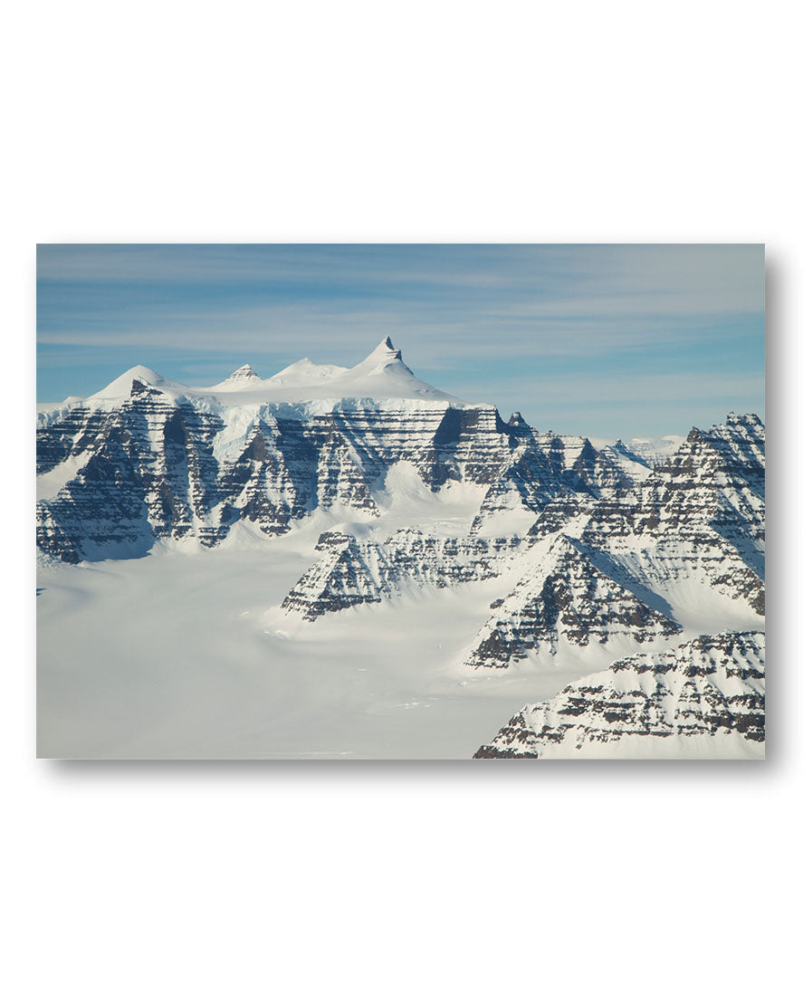 Mountain Poster – Print Material Wandbild, moderne Kunst & Fine Art Print von Spawnd, handgefertigt & Made in Germany