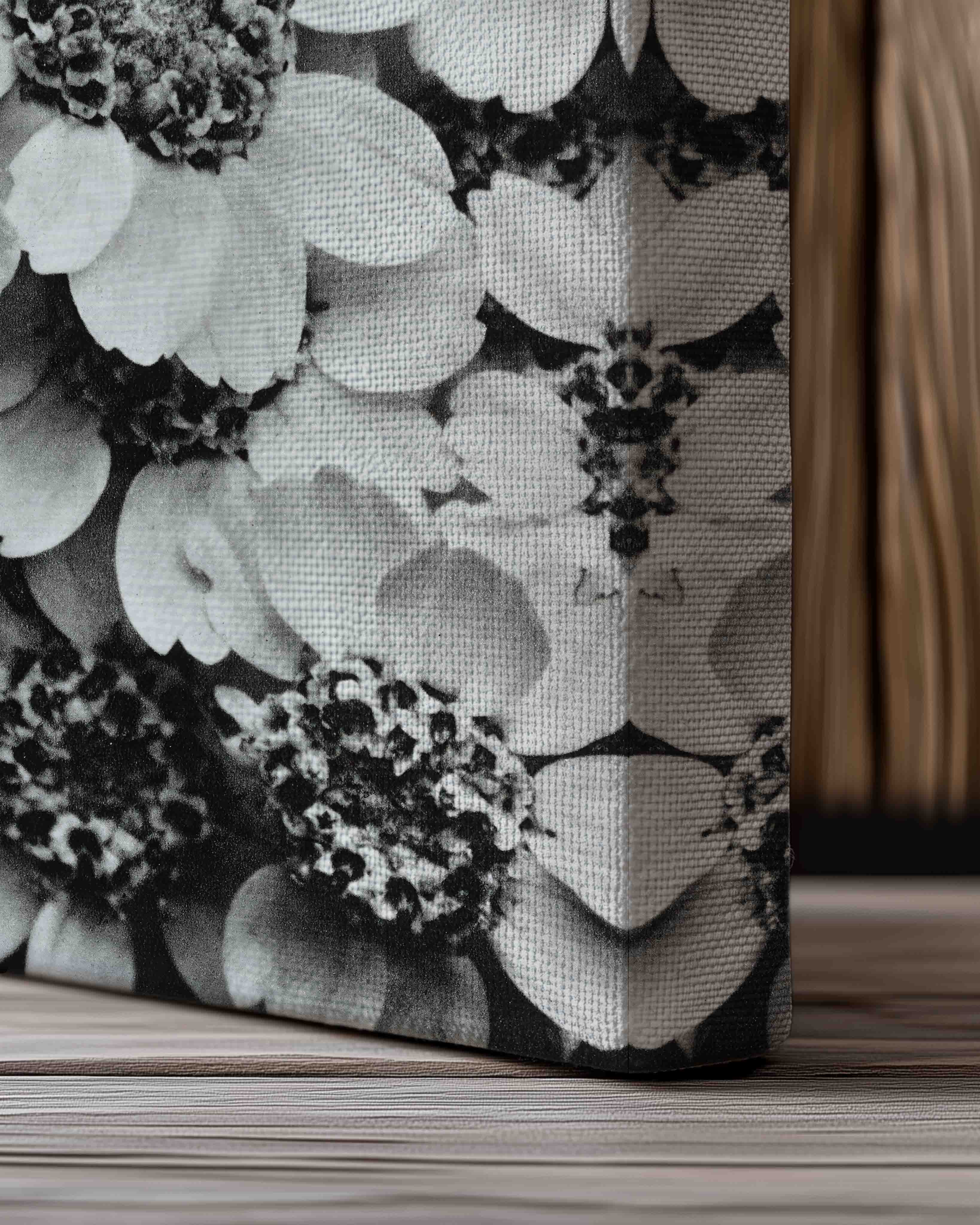 Old Flowers Poster – Print Material Wandbild, moderne Kunst & Fine Art Print von Spawnd, handgefertigt & Made in Germany