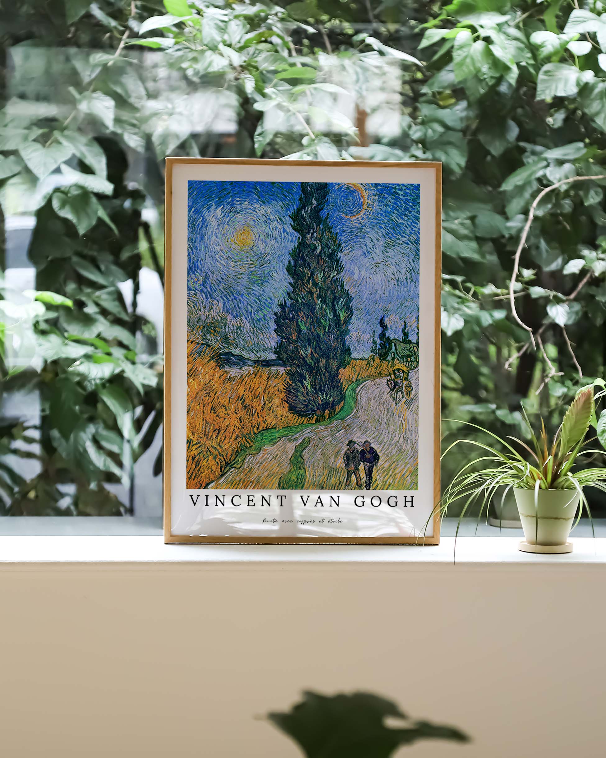 Route avec cyprès et étoile Poster – Print Material Wandbild, moderne Kunst & Fine Art Print von Spawnd, handgefertigt & Made in Germany