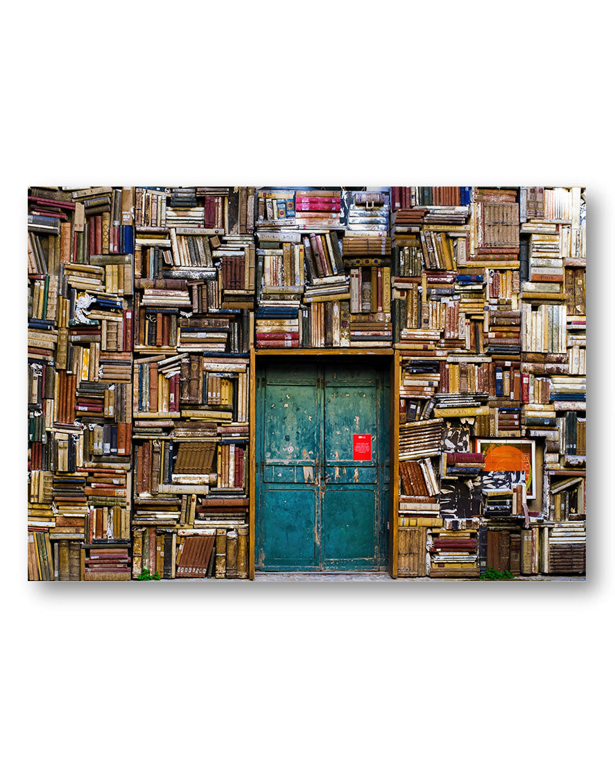 Books in Shelves Poster – Print Material Wandbild, moderne Kunst & Fine Art Print von Spawnd, handgefertigt & Made in Germany