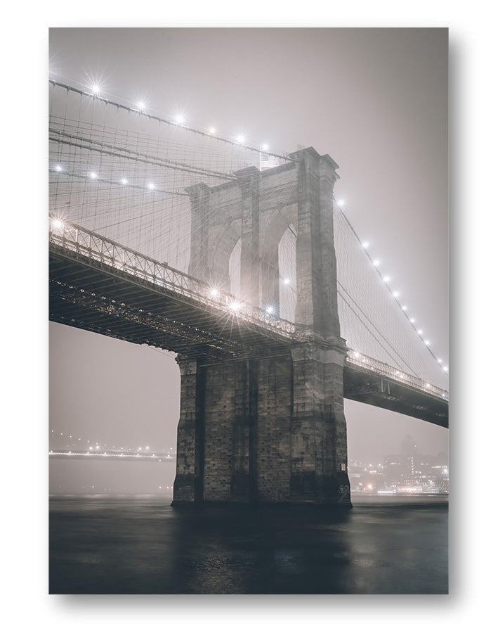 Brooklyn Bridge Poster – FineArt Wandbild, moderne Kunst & Fine Art Print von Spawnd, handgefertigt & Made in Germany