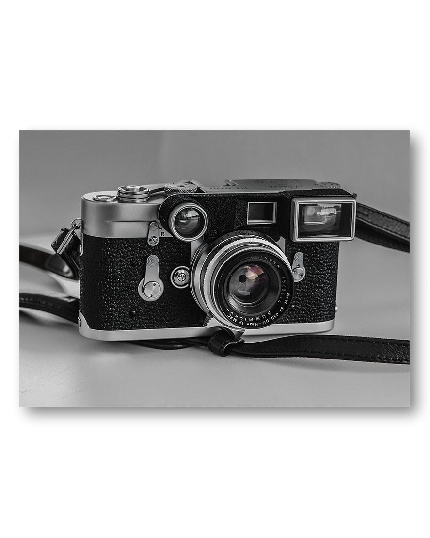 Retro Camera Poster – Print Material Wandbild, moderne Kunst & Fine Art Print von Spawnd, handgefertigt & Made in Germany