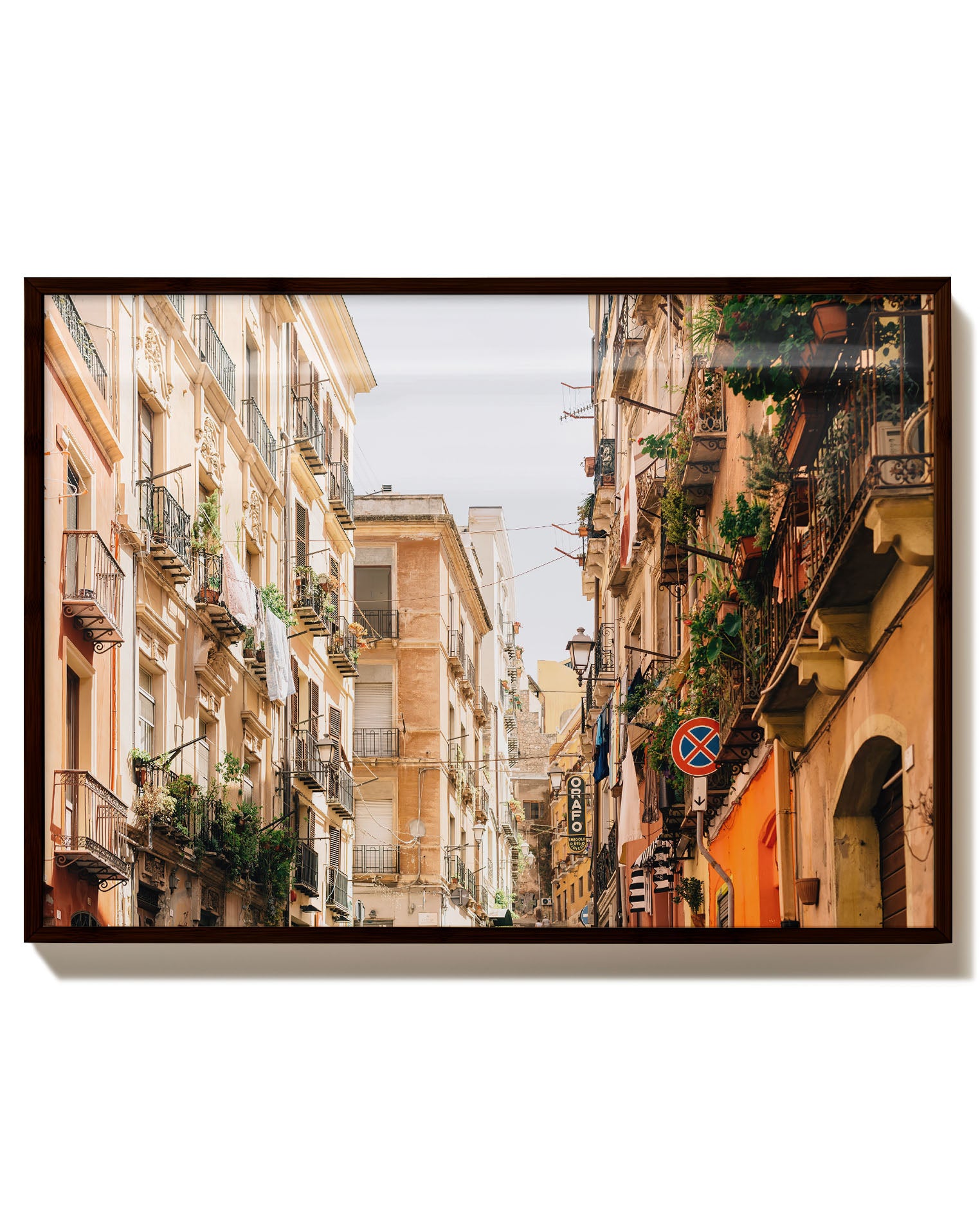 Street in Cagilari Poster – Print Material Wandbild, moderne Kunst & Fine Art Print von Spawnd, handgefertigt & Made in Germany