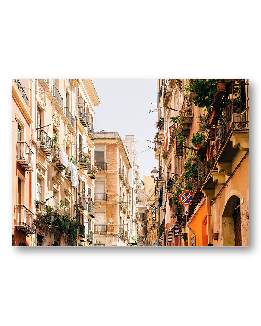 Street in Cagilari Poster – Print Material Wandbild, moderne Kunst & Fine Art Print von Spawnd, handgefertigt & Made in Germany